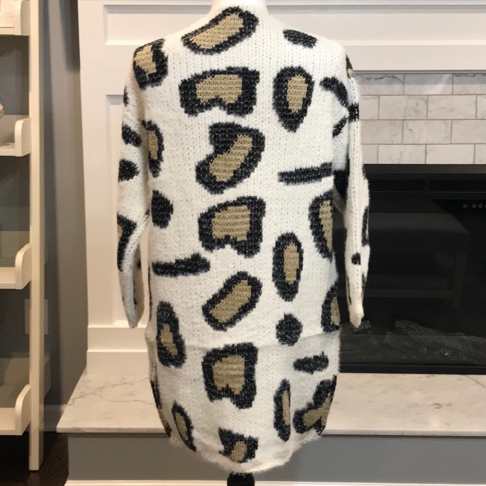 Last 1️⃣ Fuzzy Leopard Print Open Front Cardigan - Picture 8 of 8